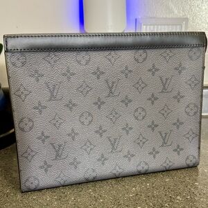 Louis Vuitton Gray/Black Pochette Voyage Toiletry Monogram